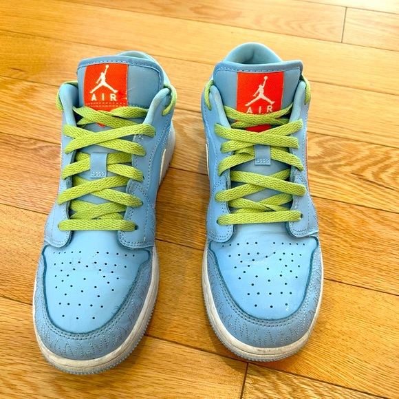 Air Jordon 1 Low SE - like brand new - Picture 1 of 3